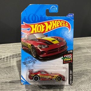 Hot Wheels | Race Day #7 of 10 Vehicles: Dodge Viper SRT10 ACR - 1:64 Scale